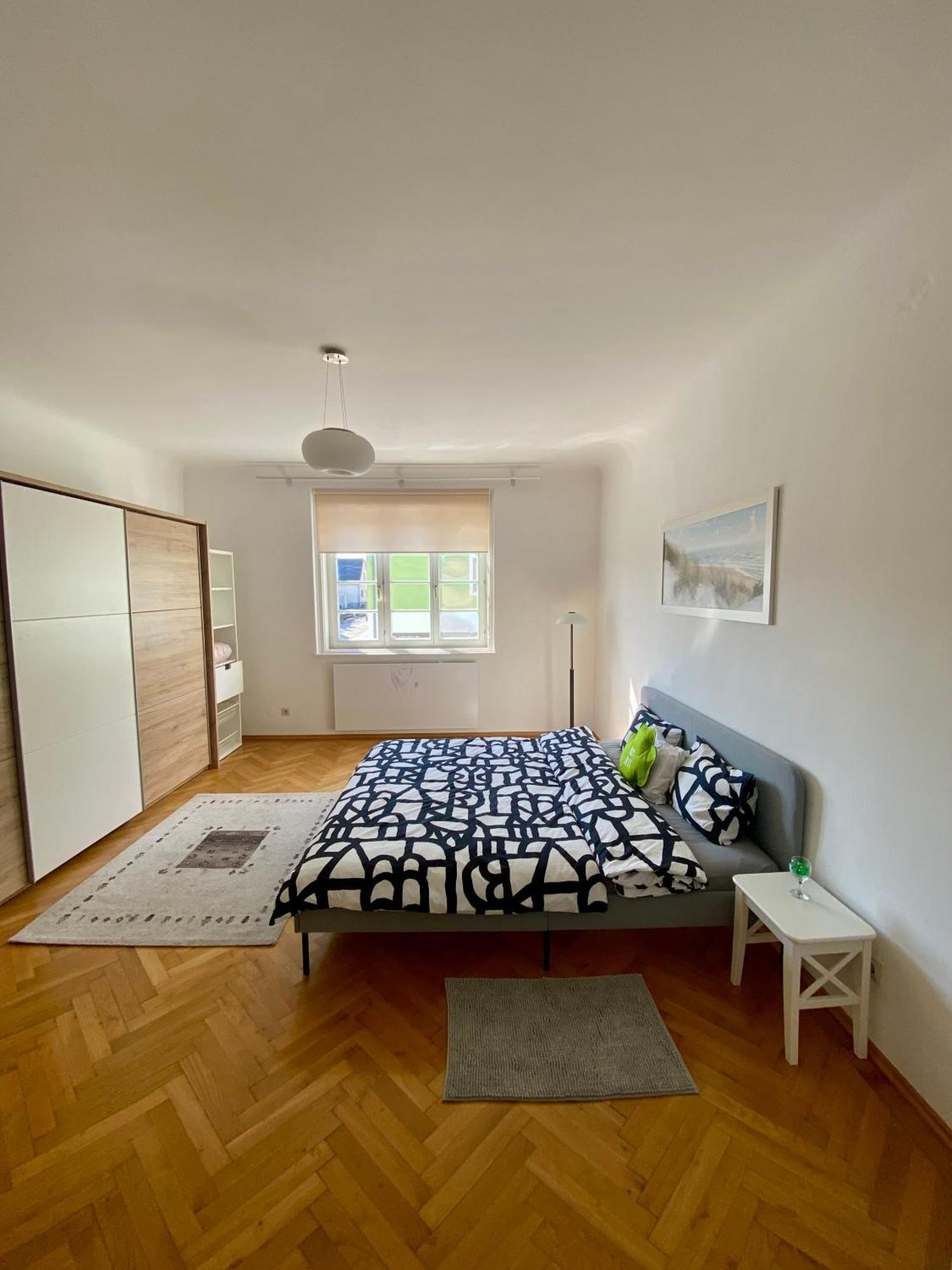 City Retreat In Eisenstadt Zentrum Luaran gambar